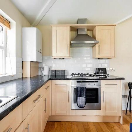 Lovely 3-Bed 20 Minutes To Central London Kültér fotó