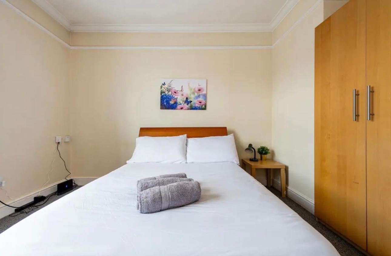Lovely 3-Bed 20 Minutes To Central London Kültér fotó