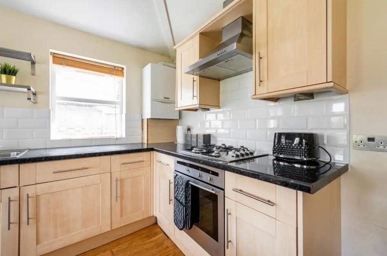 Lovely 3-Bed 20 Minutes To Central London Kültér fotó