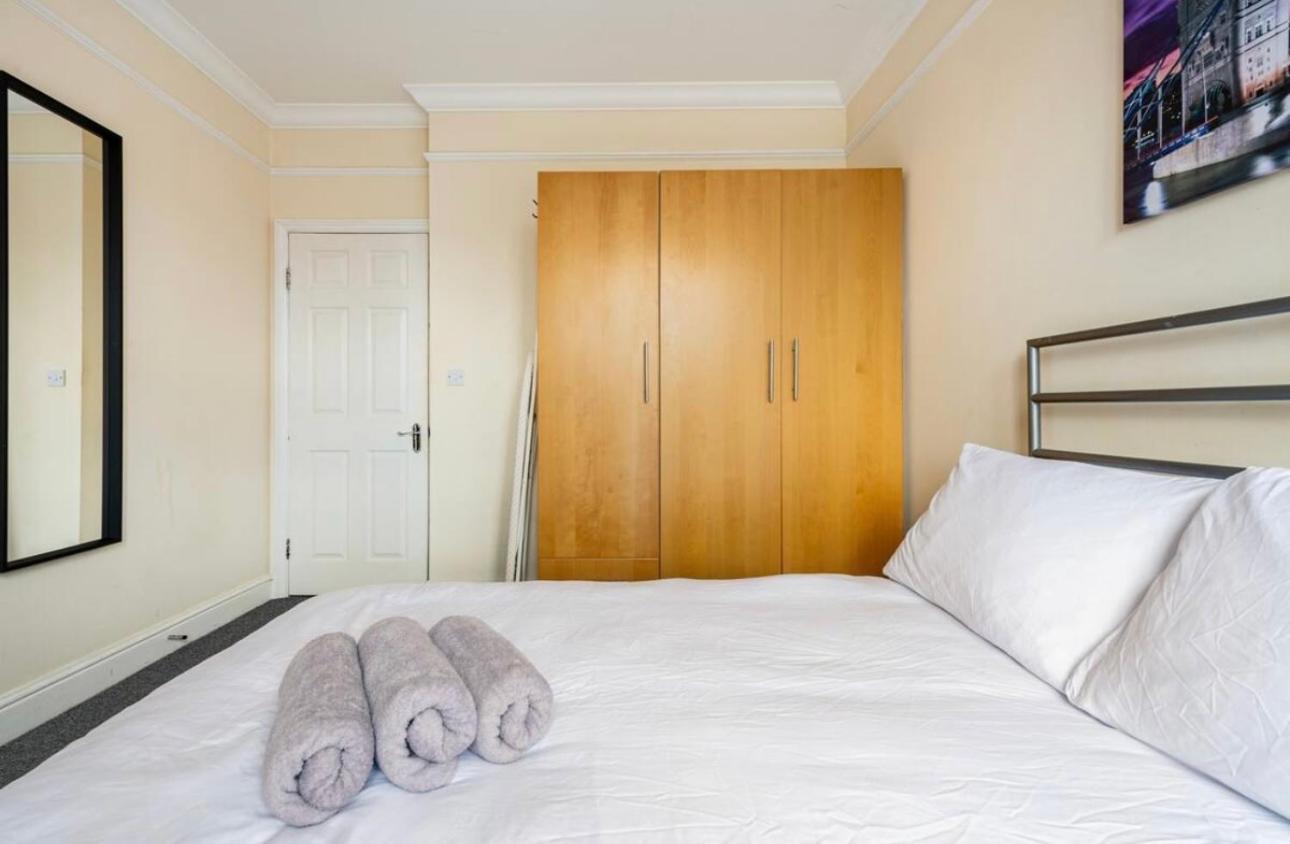 Lovely 3-Bed 20 Minutes To Central London Kültér fotó