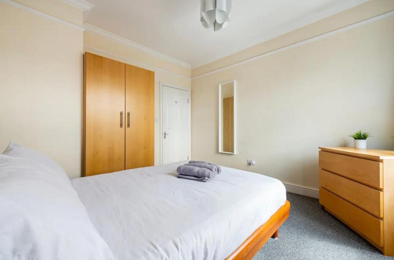 Lovely 3-Bed 20 Minutes To Central London Kültér fotó